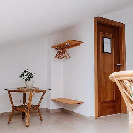 게스트하우스 House